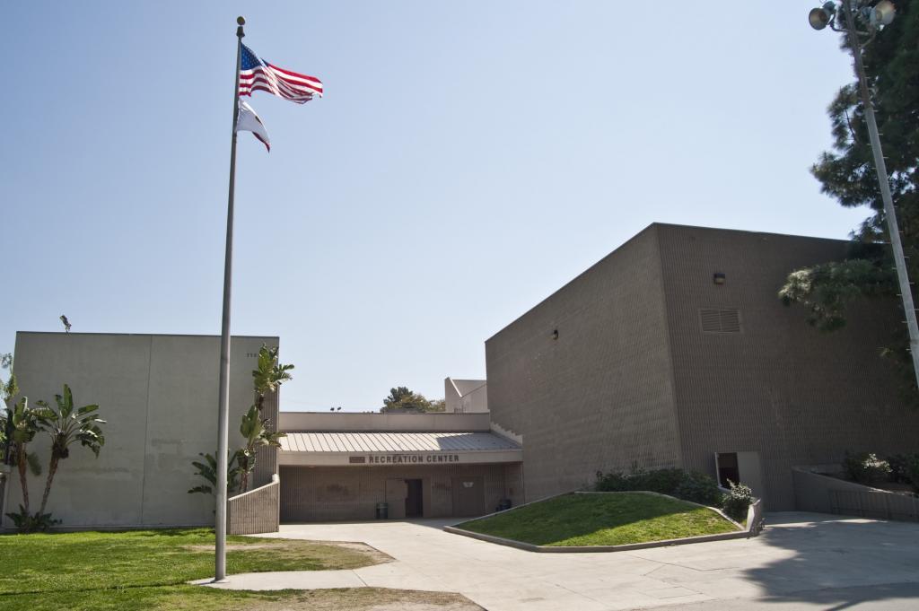 This is a photo of the Lincoln Park Recreation Center.